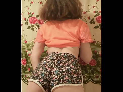 ❤️ Sexy jonk Babe deet hir Shorts op der Kamera of ❤️ Pornovideo bei eis
