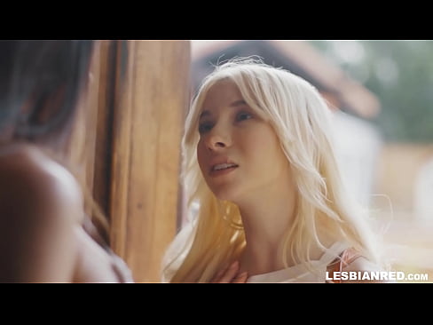 ❤️ D'Meedche kënnt e puer Méint méi spéit heem a schléisst op d'Stiefmamm hir Muschi iessen ❤️ Pornovideo bei eis