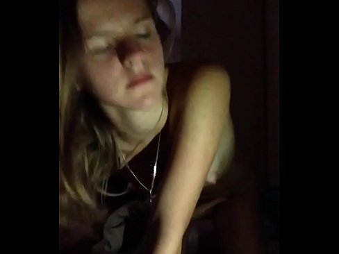 ❤️ E Meedchen masturbéiert a kummt ❤️ Pornovideo bei eis