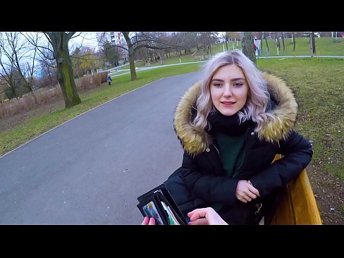 ❤️ Drénkt e Frieme säi waarme Spuer fir Suen - Blowjob am Park vum Eva Elfie ❤️ Pornovideo bei eis